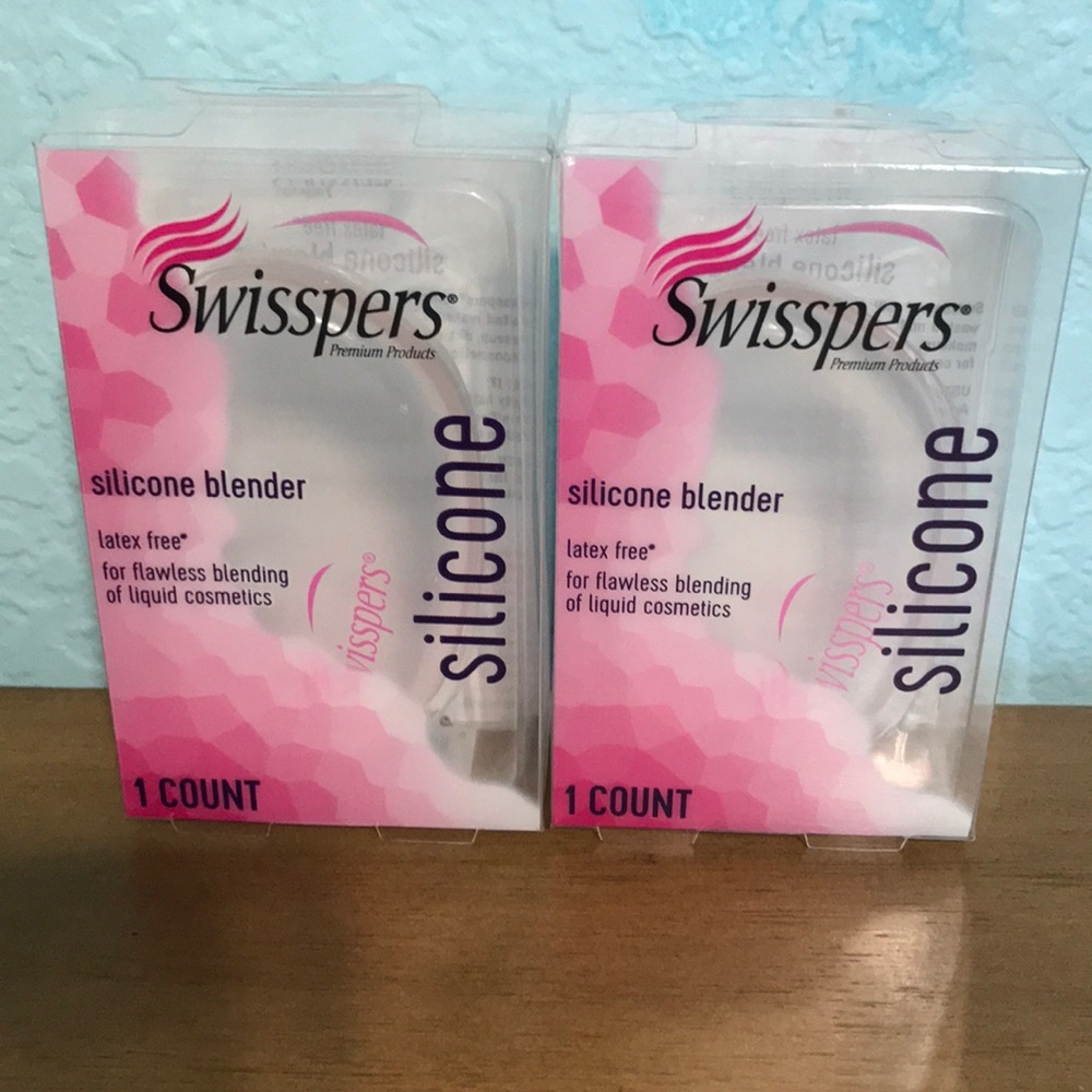 Set of 2 silicones make up blender